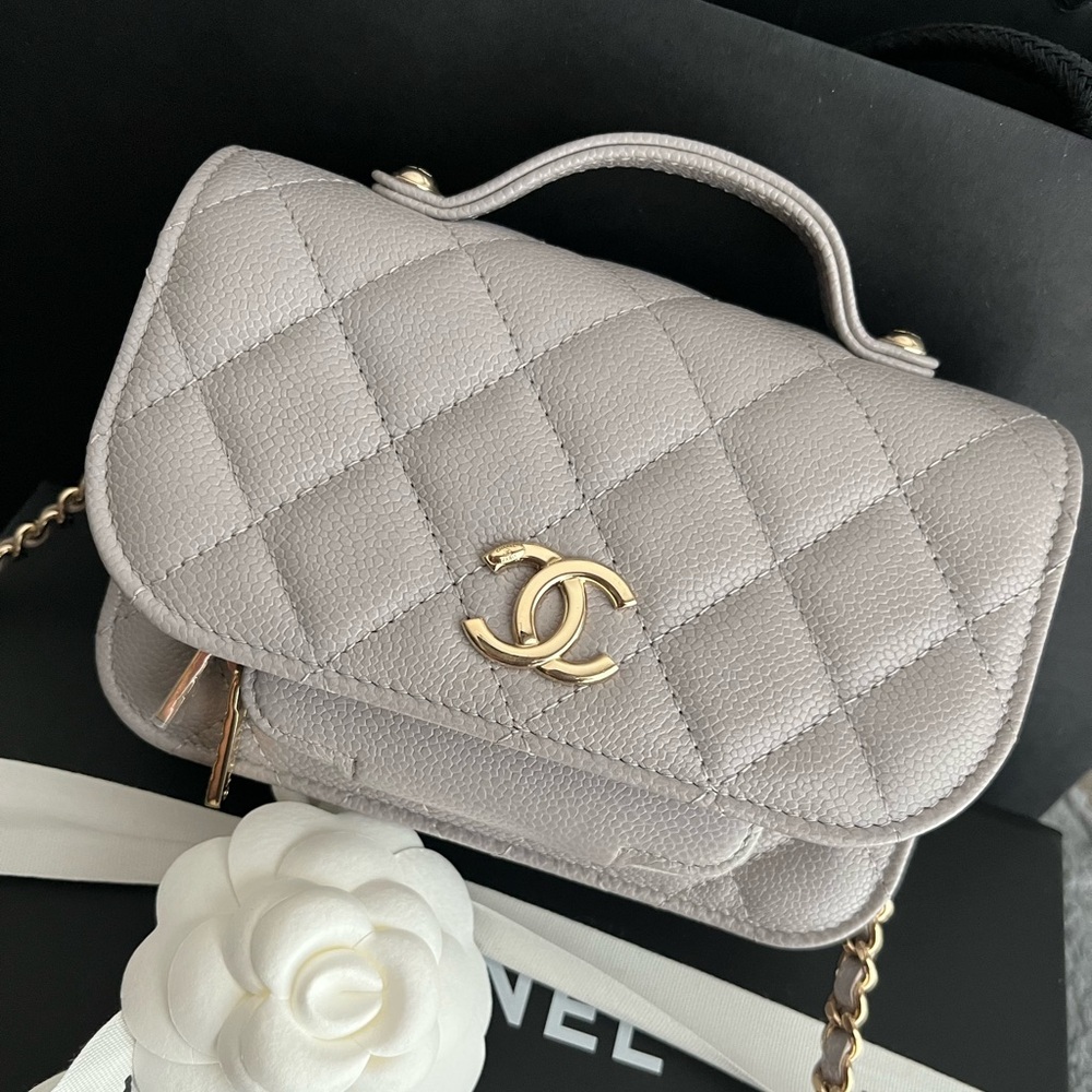❌ sold ❌Chanel 22B Business Affinity Clutch on chain